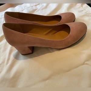 Buff pink suede Sezane round-toed pumps. Excellent preowned. Barely worn.